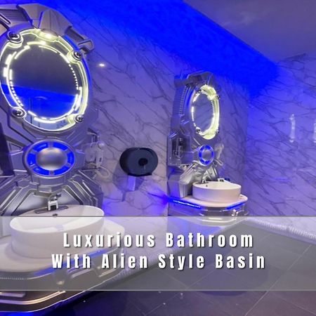 Pera Space Capsule Hotel Phuket Exterior photo